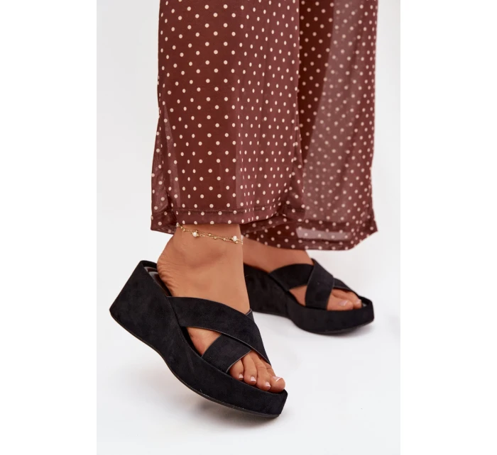 Dámské pantofle na platformě z eko semiše černé model 21919314 - Boto