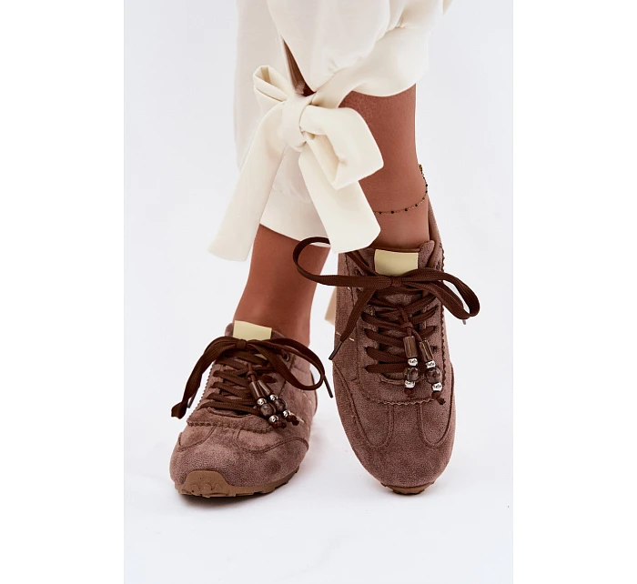 Dámské nízké tenisky s korálky Hnědé model 22095349 - Boto Dámské nízké tenisky s korálky Hnědé model 22095349 - Boto