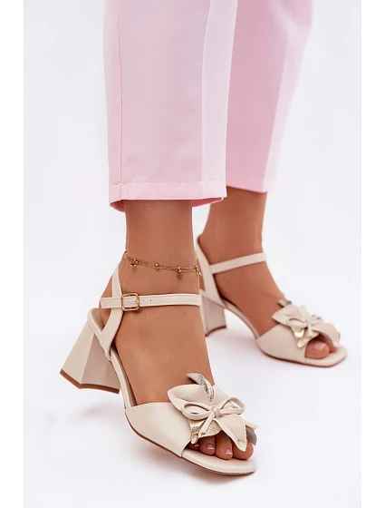 Dámské sandály na podpatku s ozdobným květem Vinceza 20283 Béžové Dámské sandály na podpatku s ozdobným květem Vinceza 20283 Béžové