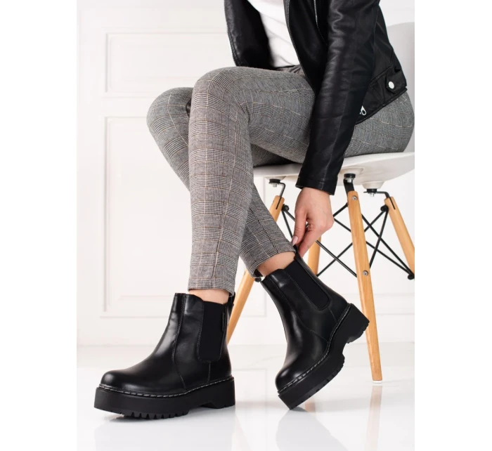 Stylové dámské kotníčkové boty na plochém podpatku Stylové dámské kotníčkové boty na plochém podpatku