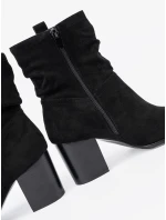Trendy černé kotníčkové boty dámské na širokém podpatku Trendy černé kotníčkové boty dámské na širokém podpatku