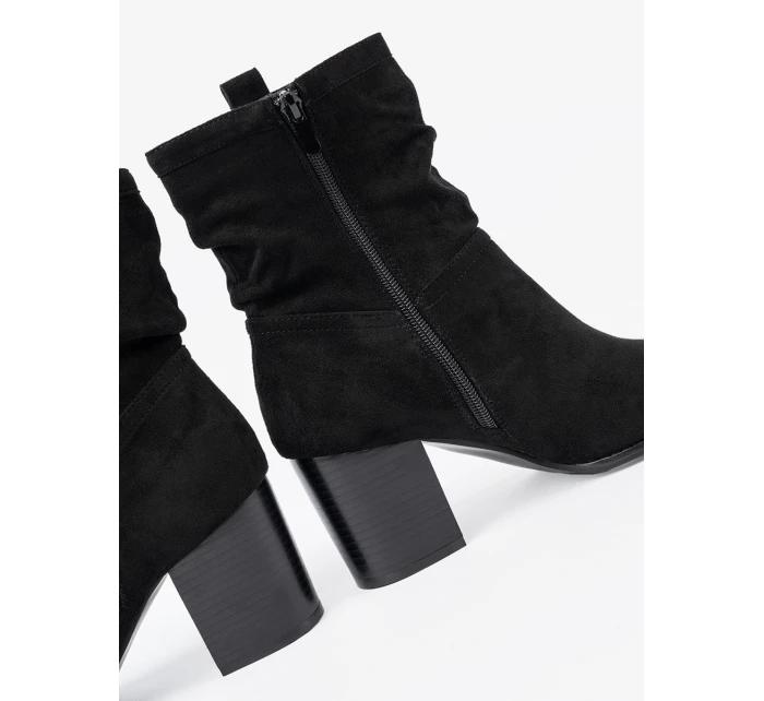 Trendy černé kotníčkové boty dámské na širokém podpatku Trendy černé kotníčkové boty dámské na širokém podpatku