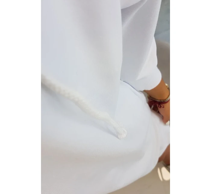 Šaty s kapucí a delšími zády bílé Šaty s kapucí a delšími zády bílé