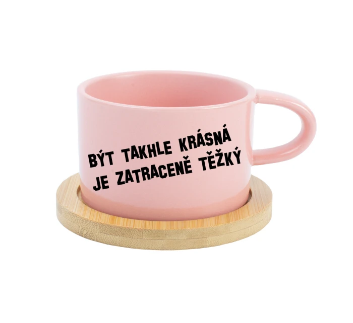 BÝT TAKHLE KRÁSNÁ JE ZATRACENÉ TEŽKÝ - růžový hrníček makronka 200 ml