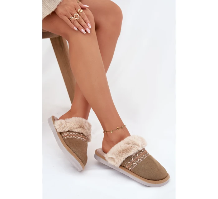 Dámské pantofle s kožíškem a výšivkou – zelené Devianne Dámské pantofle s kožíškem a výšivkou – zelené Devianne