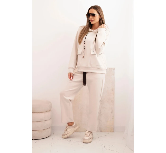 Komplet dámský máslový mikina s kapucí a kalhoty s páskem béžový Komplet dámský máslový mikina s kapucí a kalhoty s páskem béžový