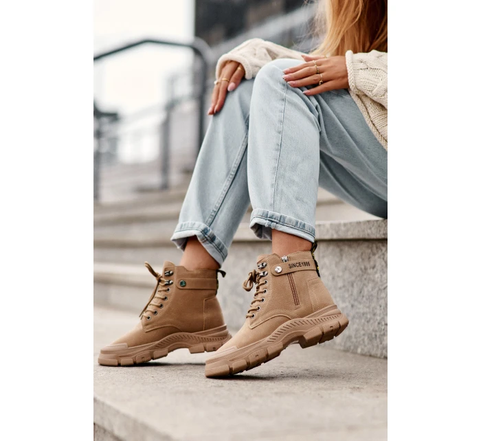 Ocieplené semišové dámské botky traperky béžové Jailina Ocieplené semišové dámské botky traperky béžové Jailina