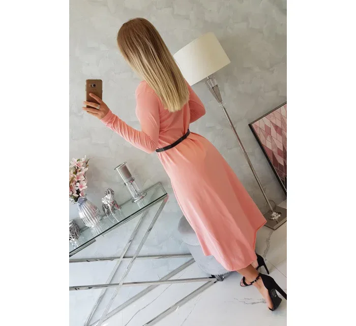 Šaty s ozdobným páskem a nápisem apricot