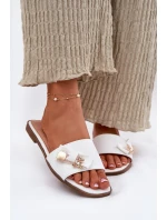 Dámské Pantofle Na Plochém Podpatku S Mašlí Bílé Sallariela Dámské Pantofle Na Plochém Podpatku S Mašlí Bílé Sallariela