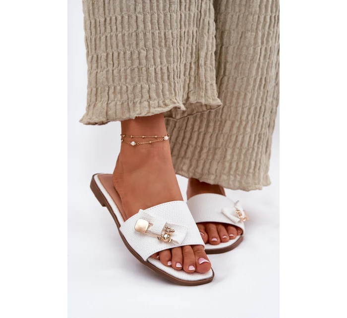 Dámské Pantofle Na Plochém Podpatku S Mašlí Bílé Sallariela Dámské Pantofle Na Plochém Podpatku S Mašlí Bílé Sallariela