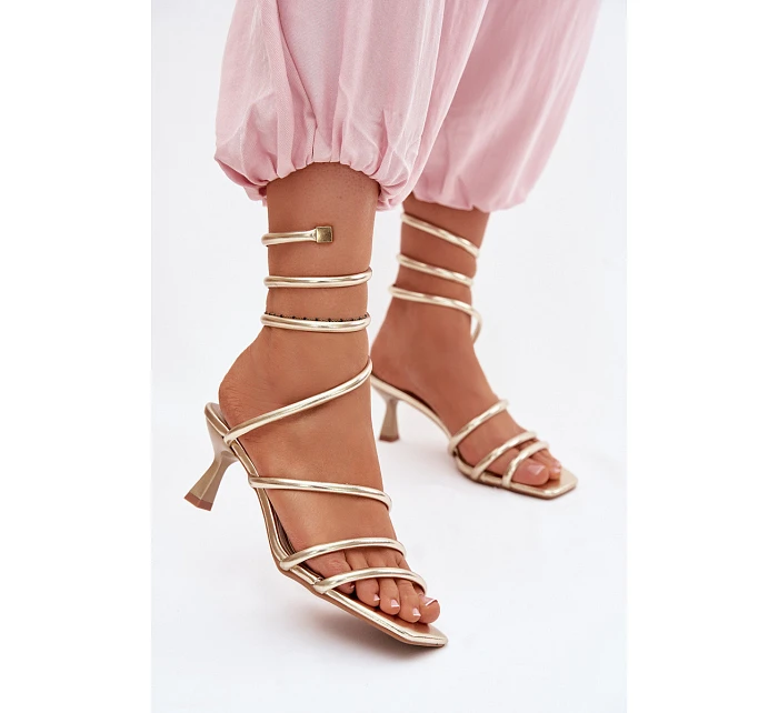 Dámské sandály na podpatku s pásky Zlaté model 22102998 - Boto