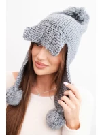Dámská zimní čepice s vlnou, kšiltem a bambulemi K475 tmavě šedá Dámská zimní čepice s vlnou, kšiltem a bambulemi K475 tmavě šedá