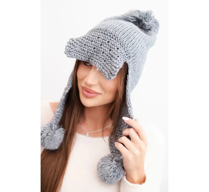 Dámská zimní čepice s vlnou, kšiltem a bambulemi K475 tmavě šedá Dámská zimní čepice s vlnou, kšiltem a bambulemi K475 tmavě šedá