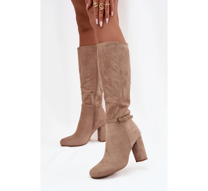 Dámské kozačky na podpatku se zlatým přezkou vyhřívané béžové model 21714343 - Boto