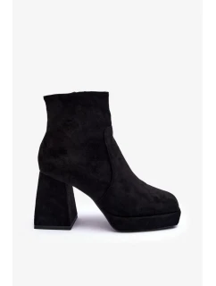 Černé semišové kotníkové boty s podpatky model 20020597 - Kesi