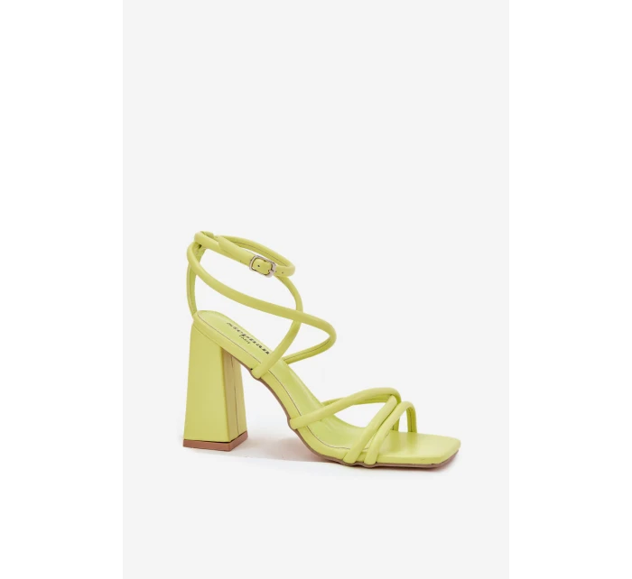 Dámské sandály na podpatku s pásky model 21698683 - Boto Dámské sandály na podpatku s pásky model 21698683 - Boto