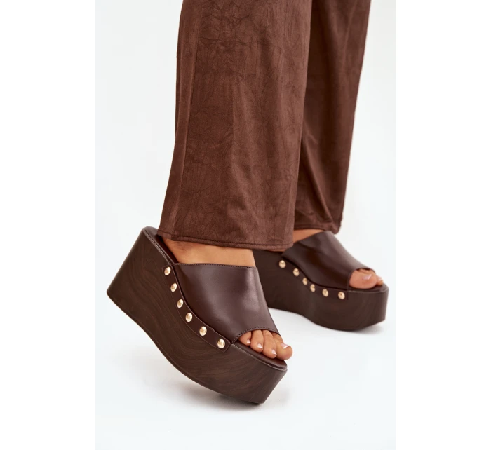 Dámské nazouváky na platformě s nýty čokoládové Mareline Dámské nazouváky na platformě s nýty čokoládové Mareline