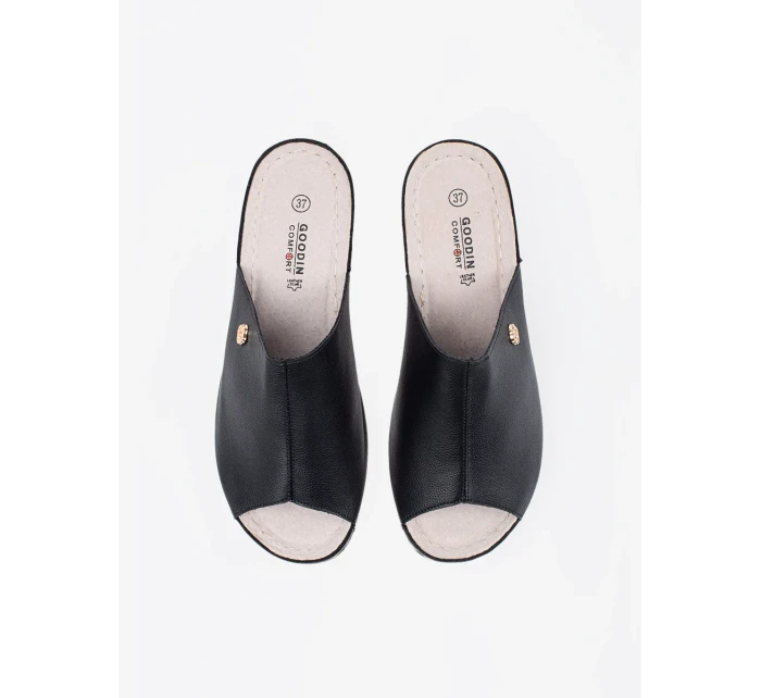 Praktické  nazouváky dámské černé na klínku