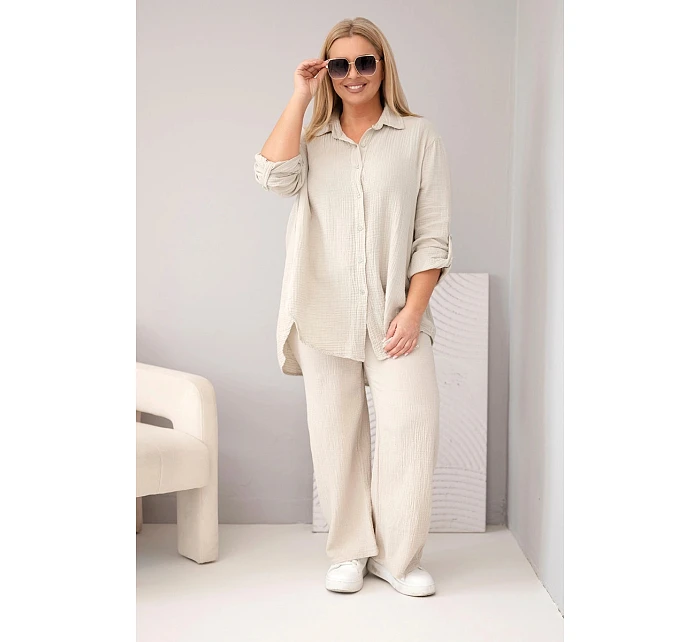 Dámský komplet Plus Size s košilí na knoflíky a s kalhotami s širokou nohavicí béžový model 22069911 - K-Fashion Dámský komplet Plus Size s košilí na knoflíky a s kalhotami s širokou nohavicí béžový model 22069911 - K-Fashion