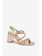 Dámské sandály na podpatku s pásky a kamínky Zlaté model 22027983 - Boto Dámské sandály na podpatku s pásky a kamínky Zlaté model 22027983 - Boto