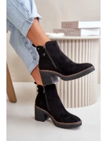 Zateplené dámské kotníčkové boty na podpatku z eko semiše černé Velarilla Zateplené dámské kotníčkové boty na podpatku z eko semiše černé Velarilla