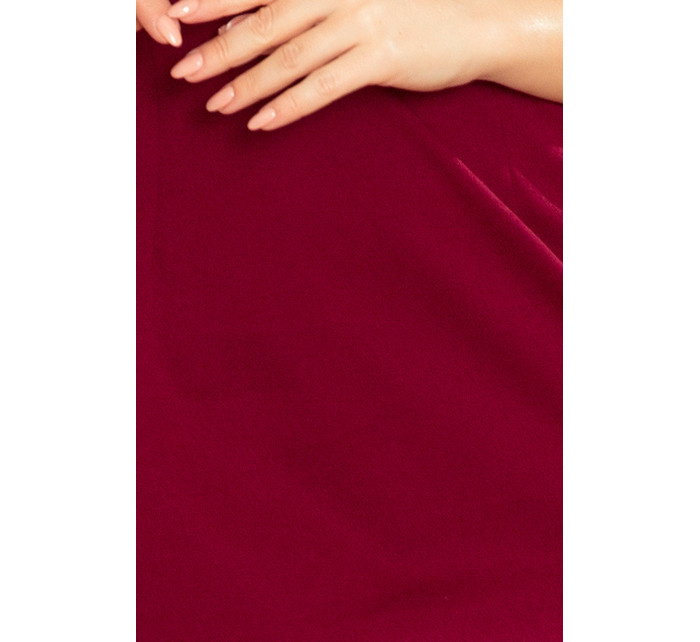 Elegantní dámské šaty v bordó barvě s výstřihem model 7213743