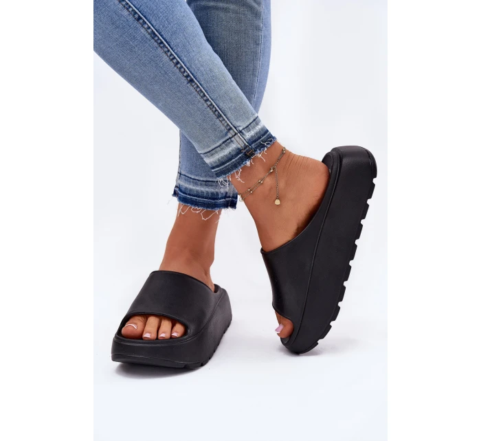 Pěnové dámské sandály na platformě černé model 21697861 - EVENTO Pěnové dámské sandály na platformě černé model 21697861 - EVENTO