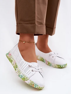 Kožené dámské polobotky model 22100336 Bílé - S.Barski