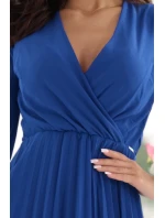 model 21290310 ISABELLE Elegantní plisované šaty s výstřihem a dlouhými rukávy chrpově modré - numoco