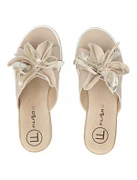 Dámské kožené žabky na květinové platformě béžové Filippo DK7636