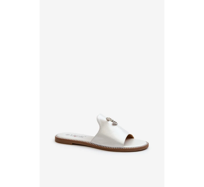 Elegantní Dámské Lesklé Žabky S Ozdobou S.Barski KV27-050 Stříbrné Elegantní Dámské Lesklé Žabky S Ozdobou S.Barski KV27-050 Stříbrné