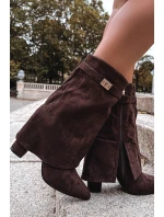 Zateplené dámské kozačky na podpatku s ozdobným páskem čokoládové model 21715350 - Boto