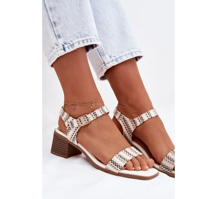 Dámské sandály na bílé model 21961051 - Boto Dámské sandály na bílé model 21961051 - Boto