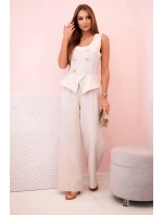 Dámská kombinéza bez rukávů s širokými nohavicemi a ozdobnými knoflíky béžový Dámská kombinéza bez rukávů s širokými nohavicemi a ozdobnými knoflíky béžový