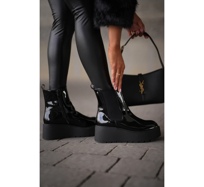 dámské kotníkové boty na platformě a černé model 21667292 - Boto