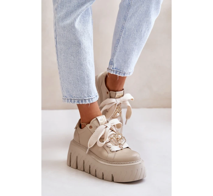 Dámské tenisky na masivní podrážce se zlatou ozdobou model 21672483 Béžové - CheBello