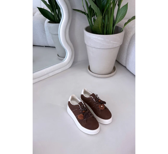 Dámské tenisky na platformě s ozdobnými čokoládové model 21919538 - Boto Dámské tenisky na platformě s ozdobnými čokoládové model 21919538 - Boto