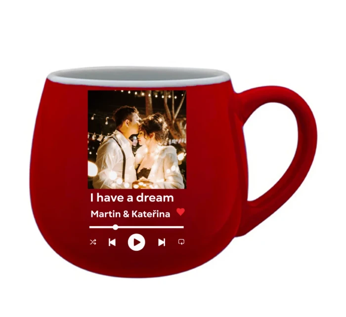 Hrneček s vlastním odkazem na oblíbenou písničku