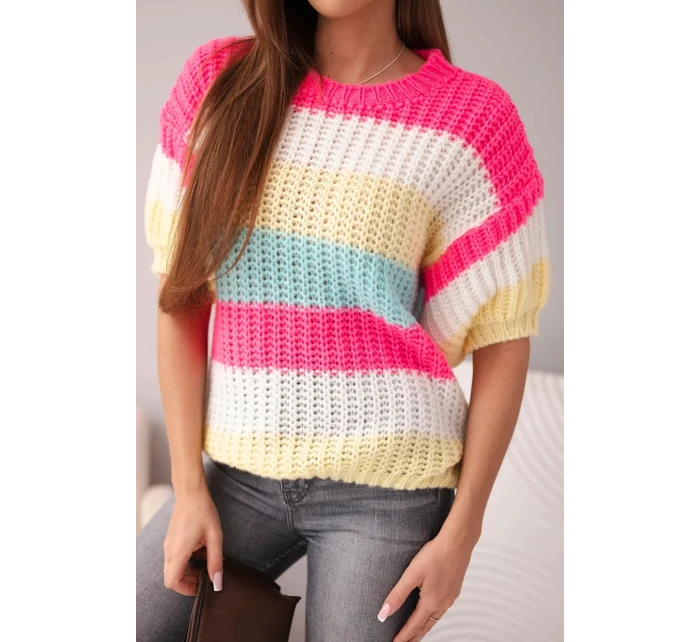 Dámský svetr s krátkým rukávem v barevných pruzích a otvorený růžový neon