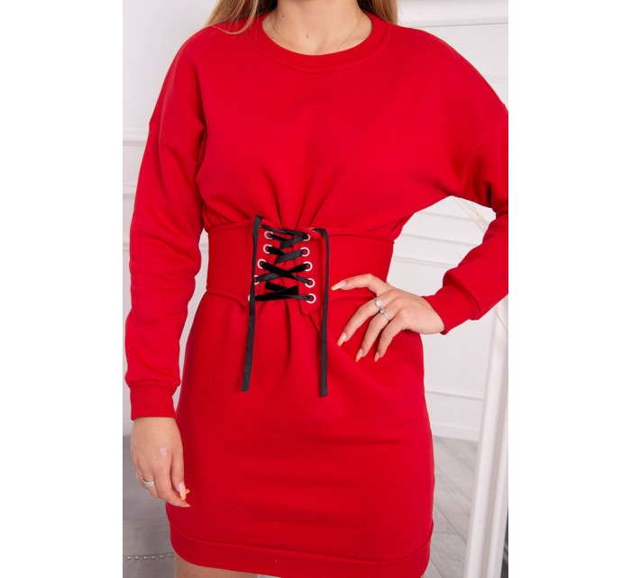 Zateplené šaty s ozdobným páskem červené