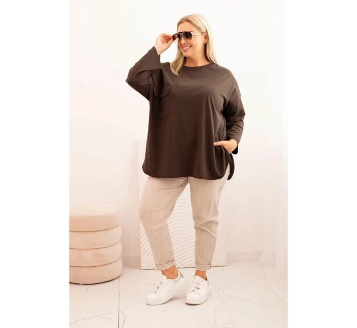 Dámská blůza Plus Size s model 21820409 kapsou a ohrnovacími rukávy hnědá - K-Fashion