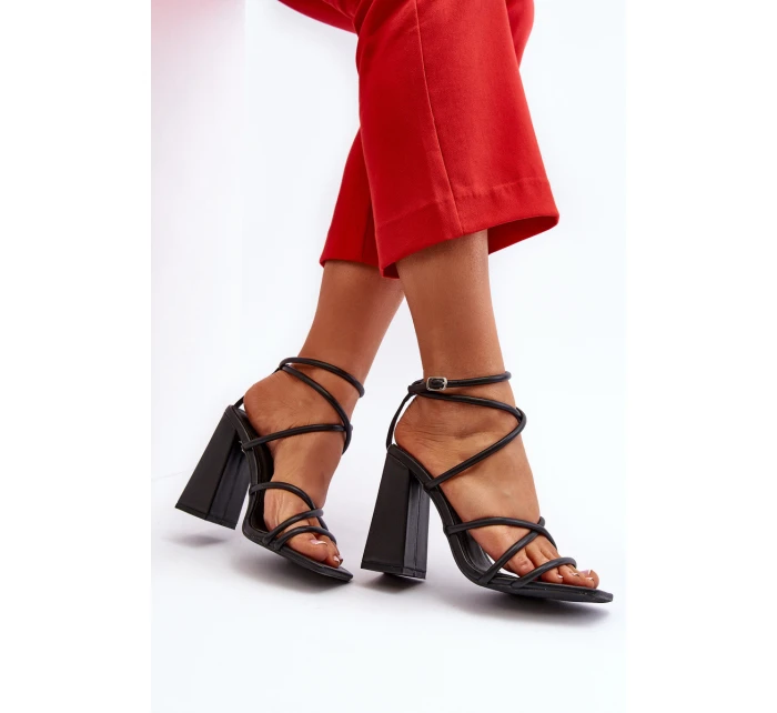 Moderní sandály na podpatku černé model 21650140 - Boto Moderní sandály na podpatku černé model 21650140 - Boto