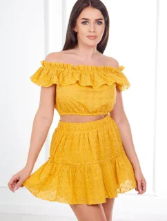 Vyšívaná souprava s hořčicovou halenkou s puntíky