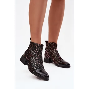 Lakované dámské kotníkové boty z pravé kůže na nízkém podpatku model 21713808 Černé - D&A