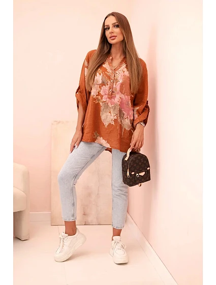 Dámská bavlněná blůza s květinovým vzorem a knoflíky model 22212426 - K-Fashion Dámská bavlněná blůza s květinovým vzorem a knoflíky model 22212426 - K-Fashion