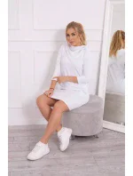 Šaty s kapucí a kapsami bílé