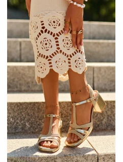 Dámské sandály na podpatku z ekokůže zlaté model 21661644 - EVENTO