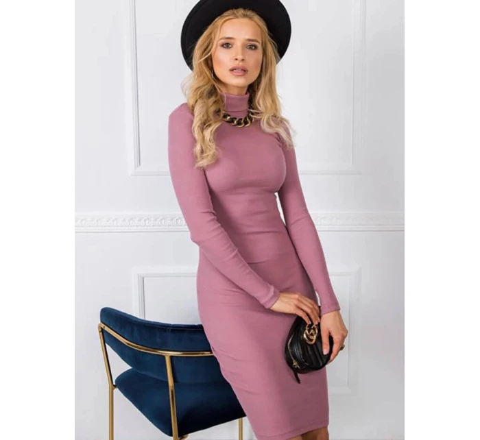 Vypasované žebrované šaty ve špinavě růžové barvě s rolákem Rue Paris model 19447354 - Factory Price