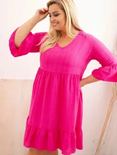 Dámské viskózové šaty Plus Size s model 21165814 ozdobou Fuchsiová - K-Fashion