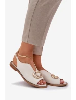 Kožené Sandály Na Plochém Podpatku S Dekorací Světle Béžové model 21685328 - Laura Messi Kožené Sandály Na Plochém Podpatku S Dekorací Světle Béžové model 21685328 - Laura Messi